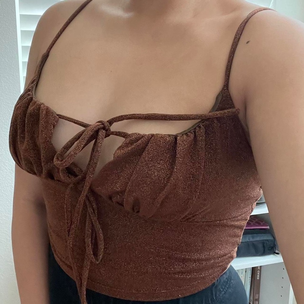 Cropped Shimmering Tank 🤎
From QLuv